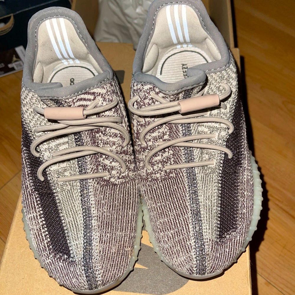 Kids Yeezy Boost 350 V2 Zyon. Worn 2x. Released 07/18/2020. Bought on CONFIRMED